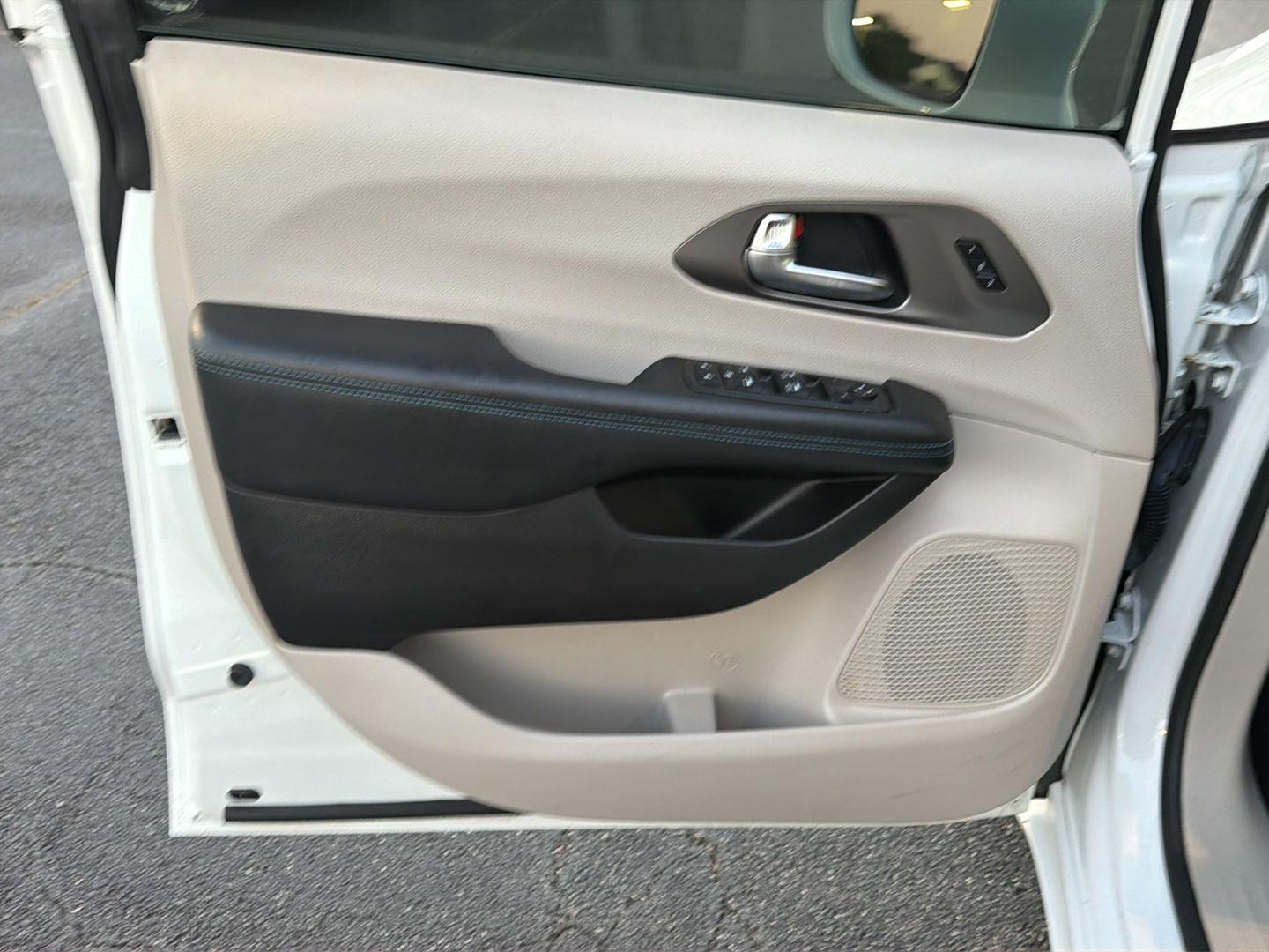 Used 2021 Chrysler Pacifica Van