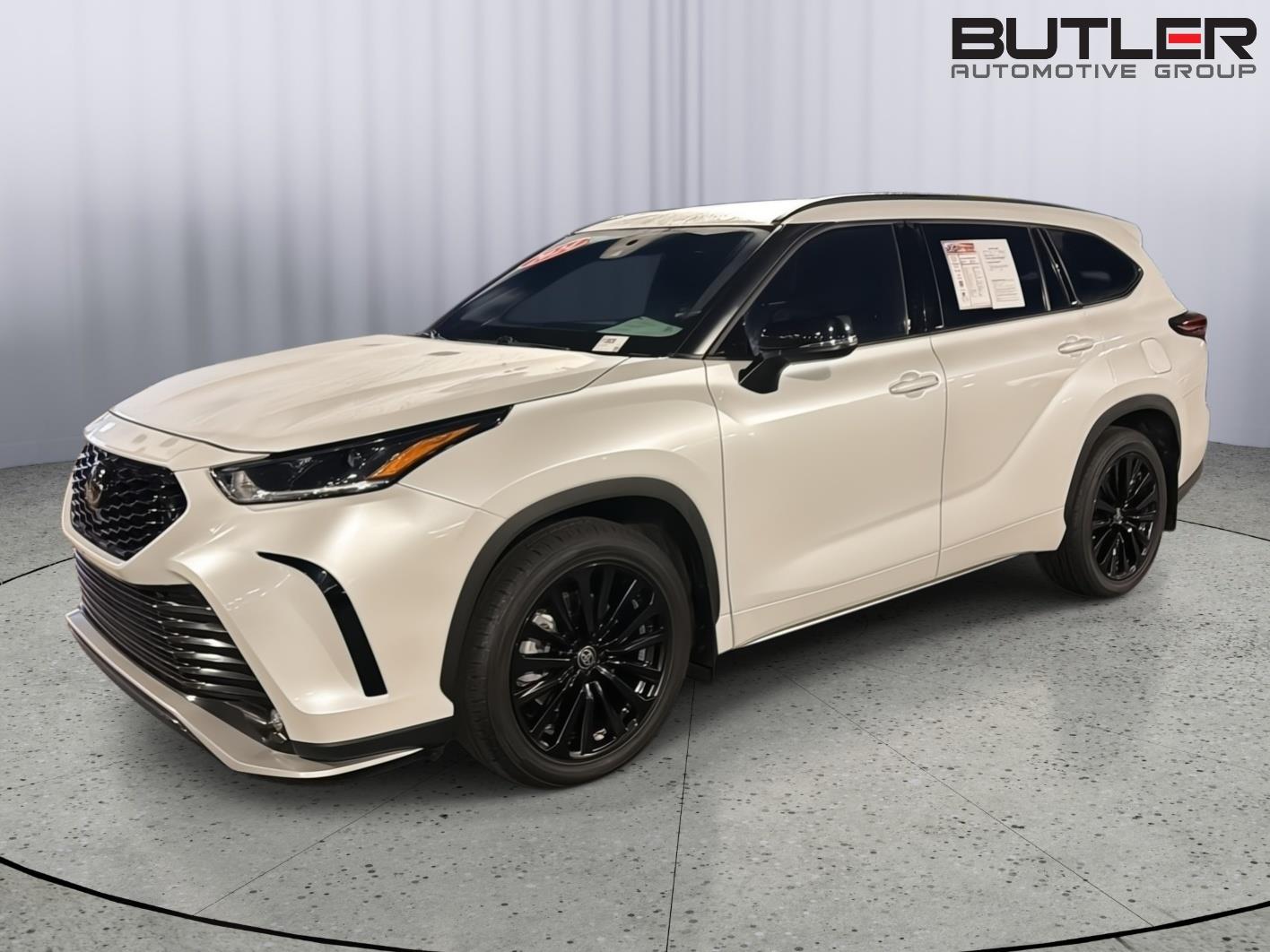 White (Wind Chill Pearl) 2024 Toyota Highlander SUV / Crossover Front-Wheel Drive 8-Speed Automatic