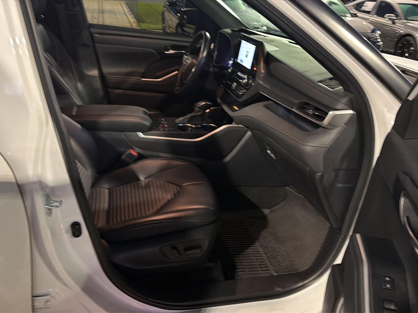 Used 2024 Toyota Highlander SUV