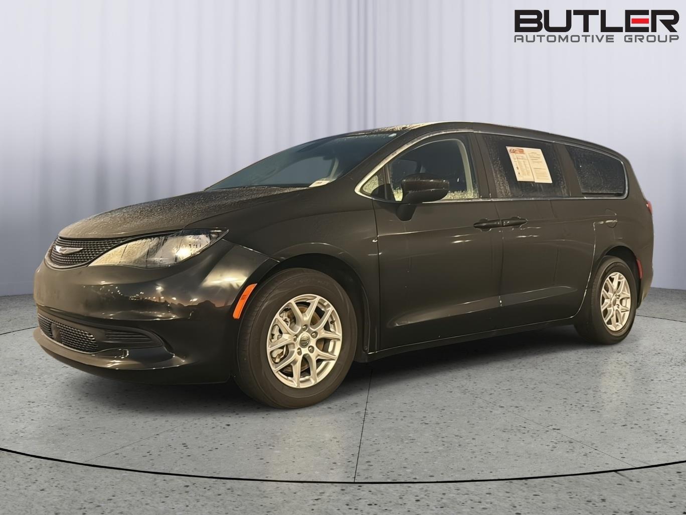 Brilliant Black Crystal Pearlcoat 2023 Chrysler Voyager Minivan Front-Wheel Drive 9-Speed Automatic