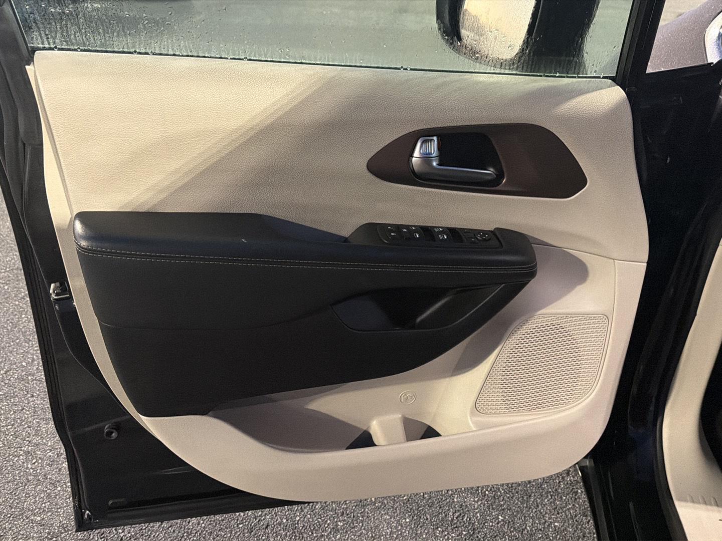 Used 2023 Chrysler Voyager Van