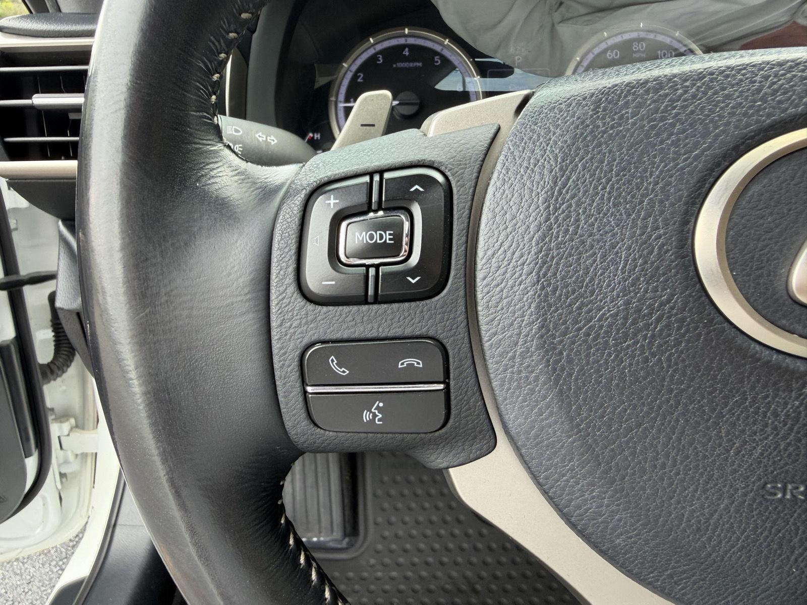 Used 2015 Starfire Pearl Lexus RWD image 18