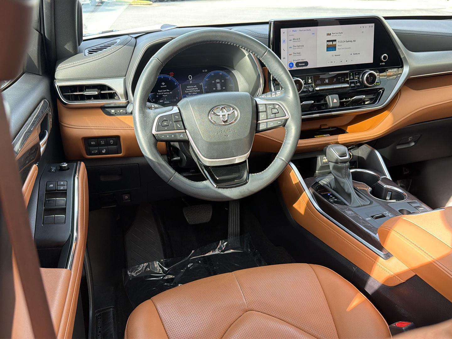 Used 2024 Toyota Highlander SUV