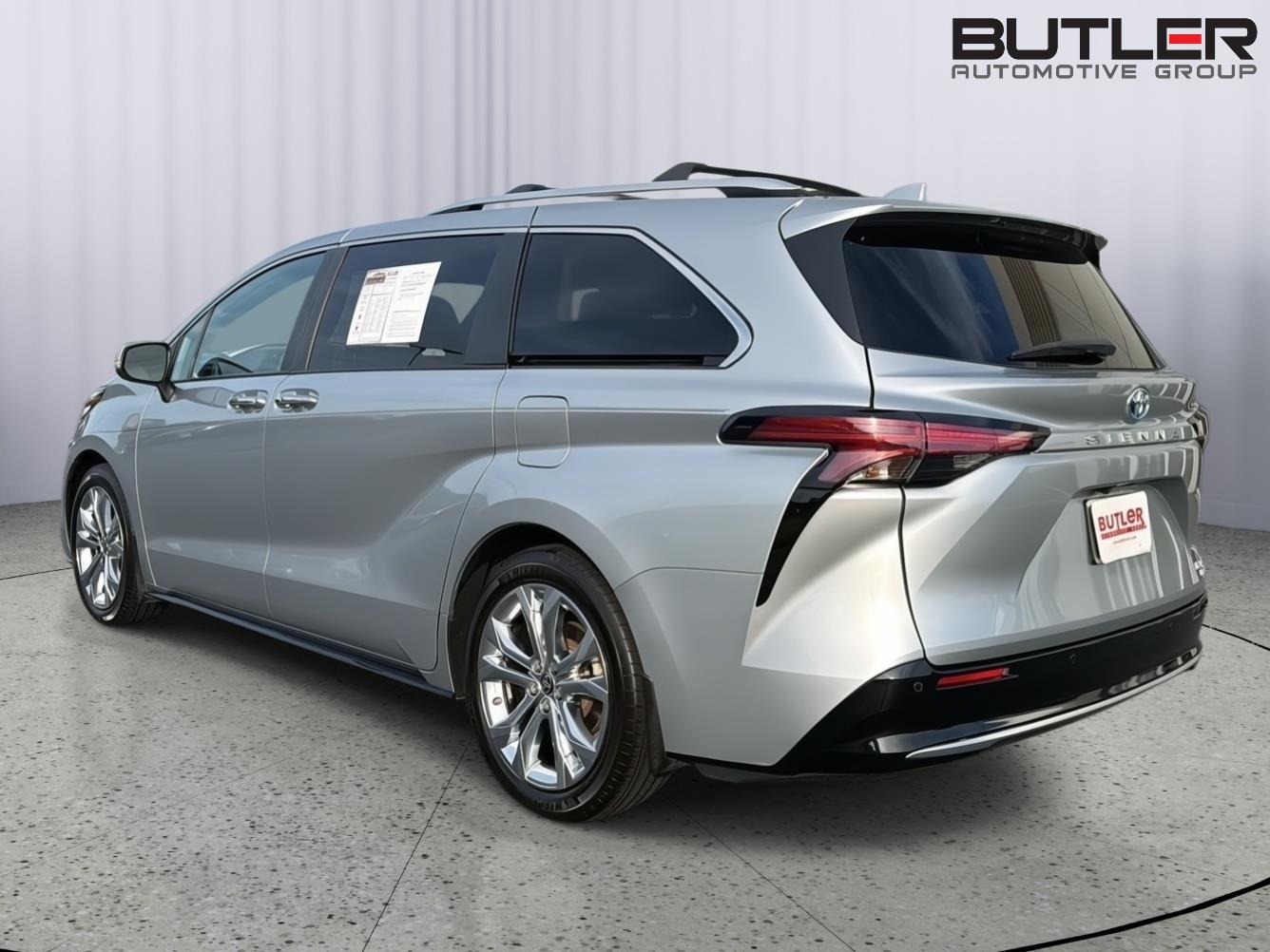 Used 2023 Toyota Sienna Van