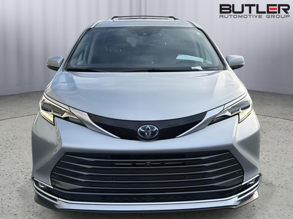 Used 2023 Toyota Sienna Van
