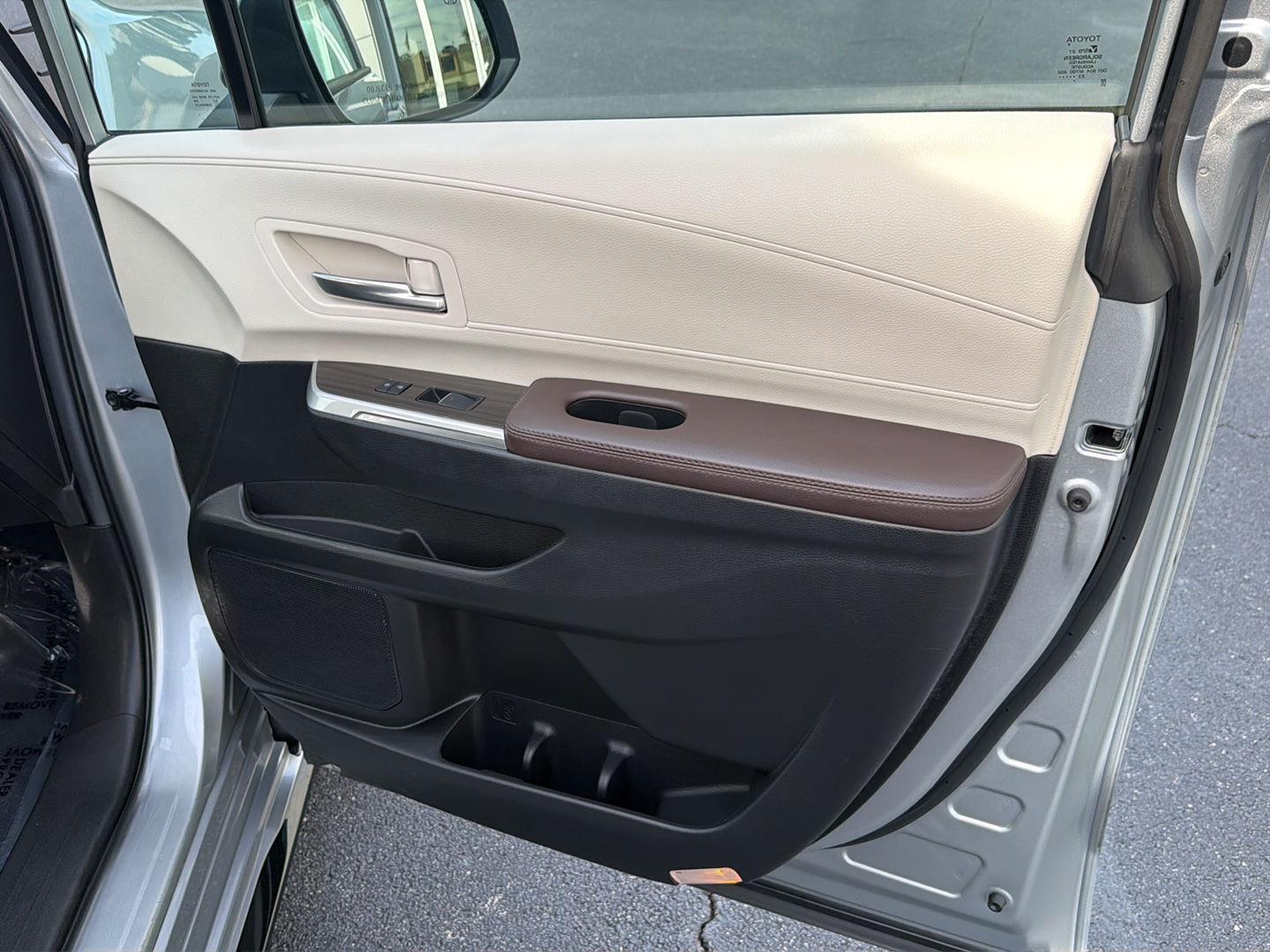 Used 2023 Toyota Sienna Van