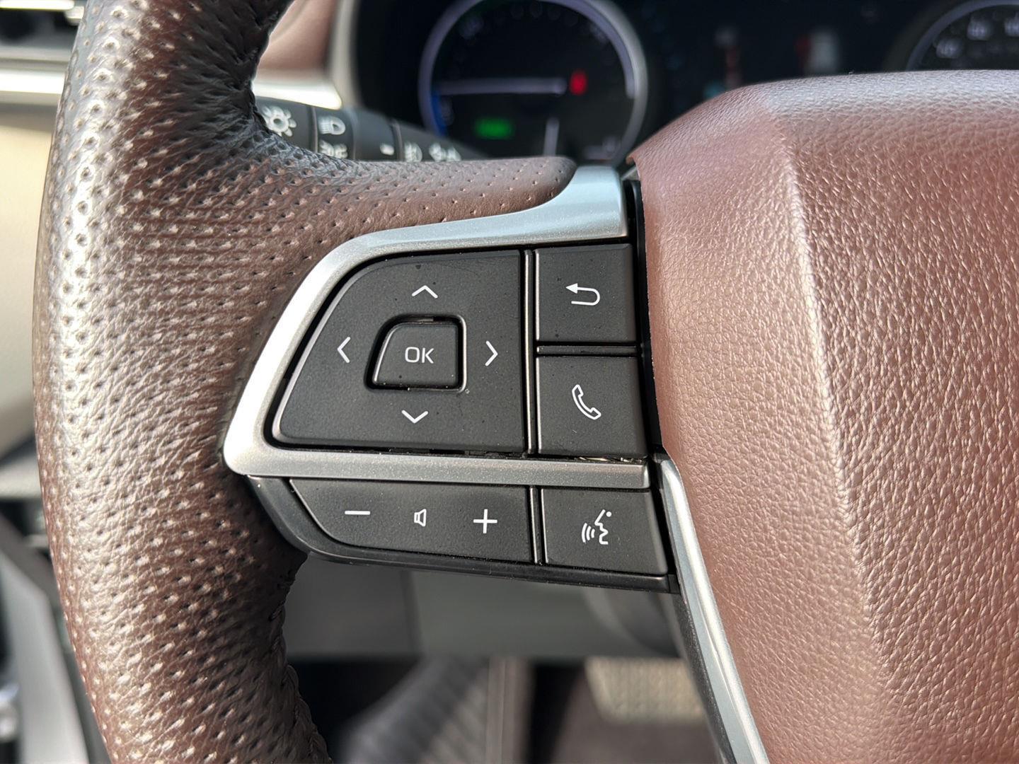 Used 2023 Toyota Sienna Van