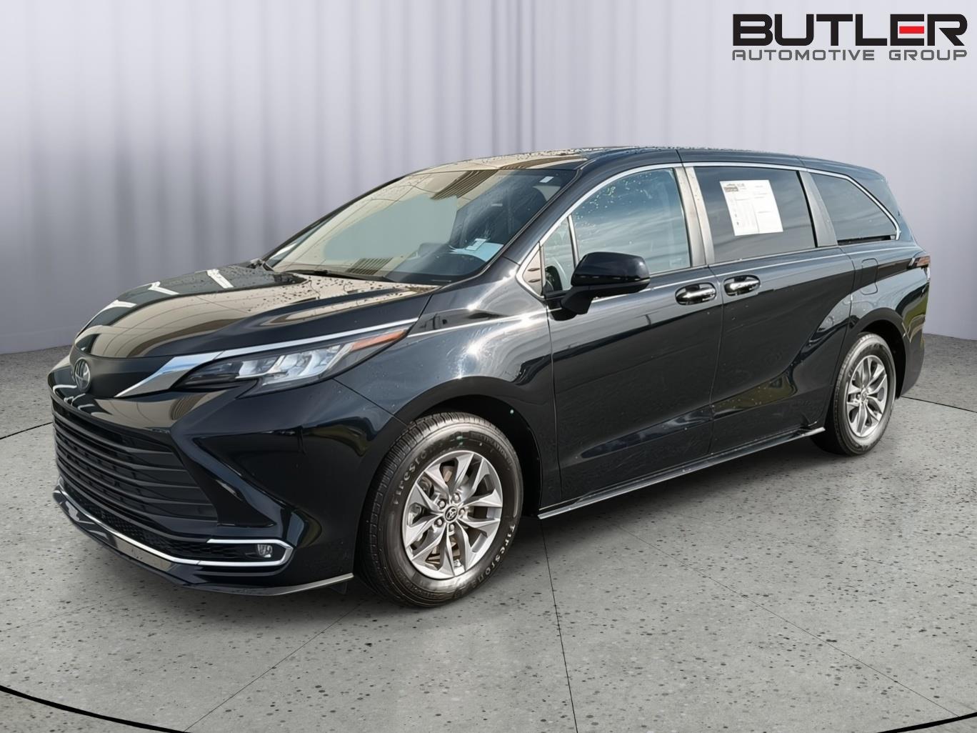 Midnight Black Metallic 2023 Toyota Sienna Minivan Front-Wheel Drive Continuously Variable Transmission