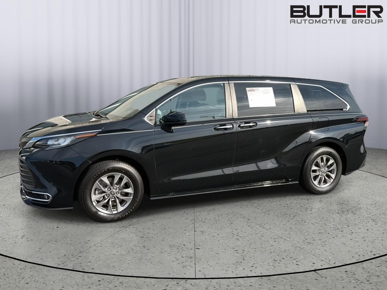 Used 2023 Toyota Sienna Van
