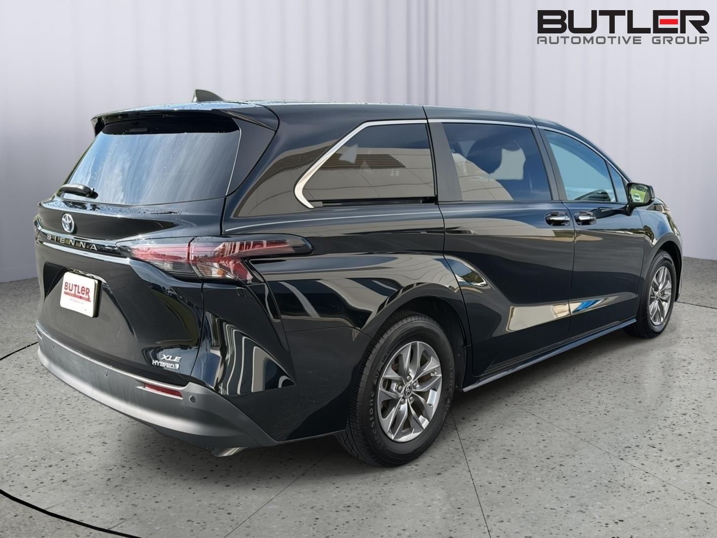 Used 2023 Toyota Sienna Van