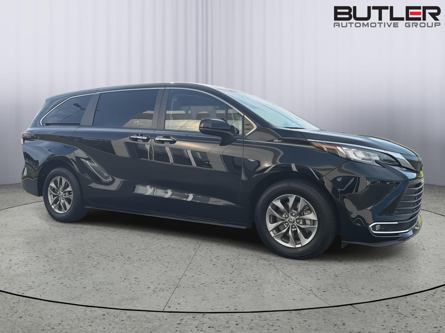 Used 2023 Toyota Sienna Van