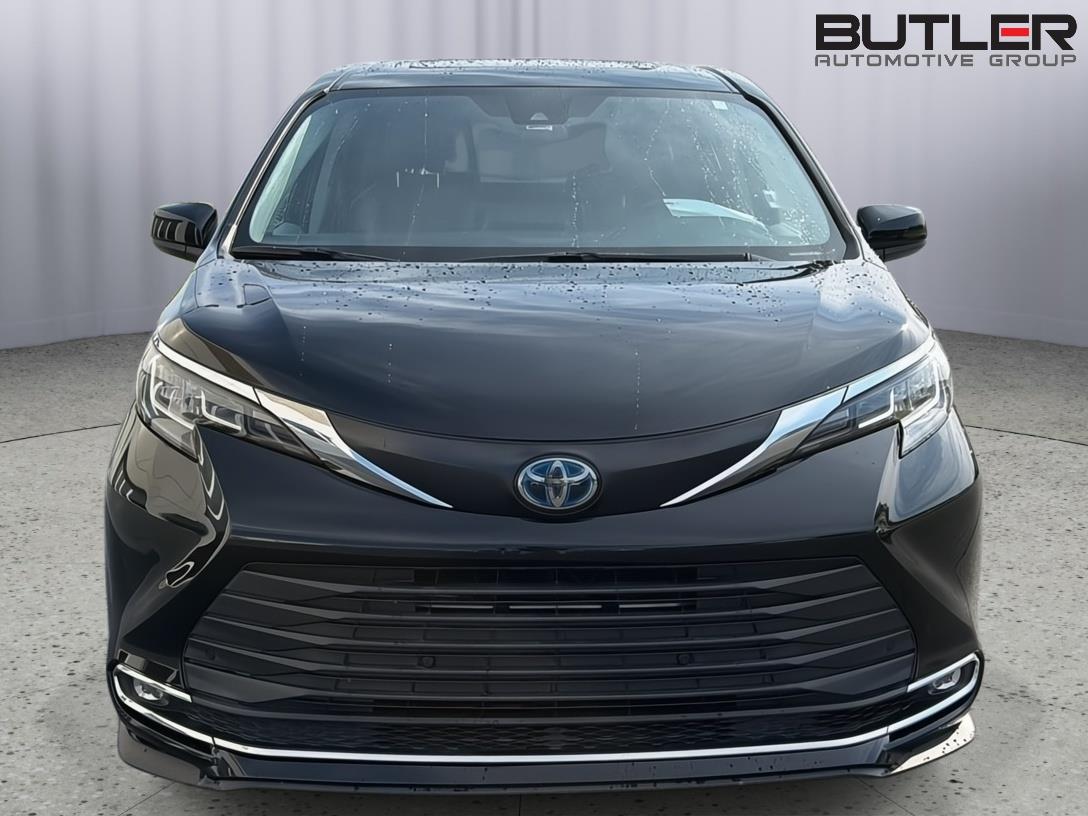 Used 2023 Toyota Sienna Van