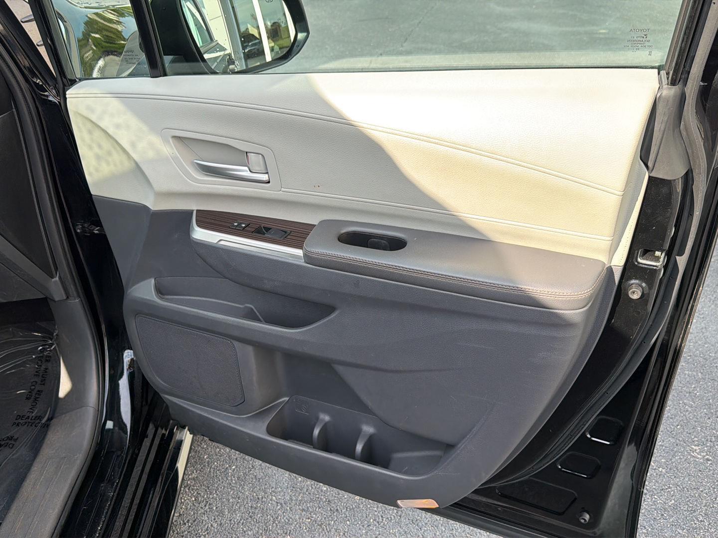 Used 2023 Toyota Sienna Van