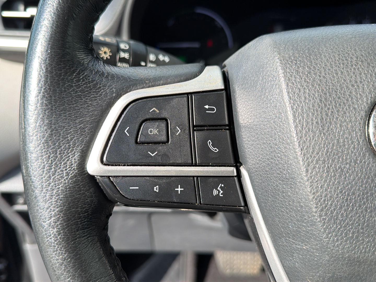 Used 2023 Toyota Sienna Van