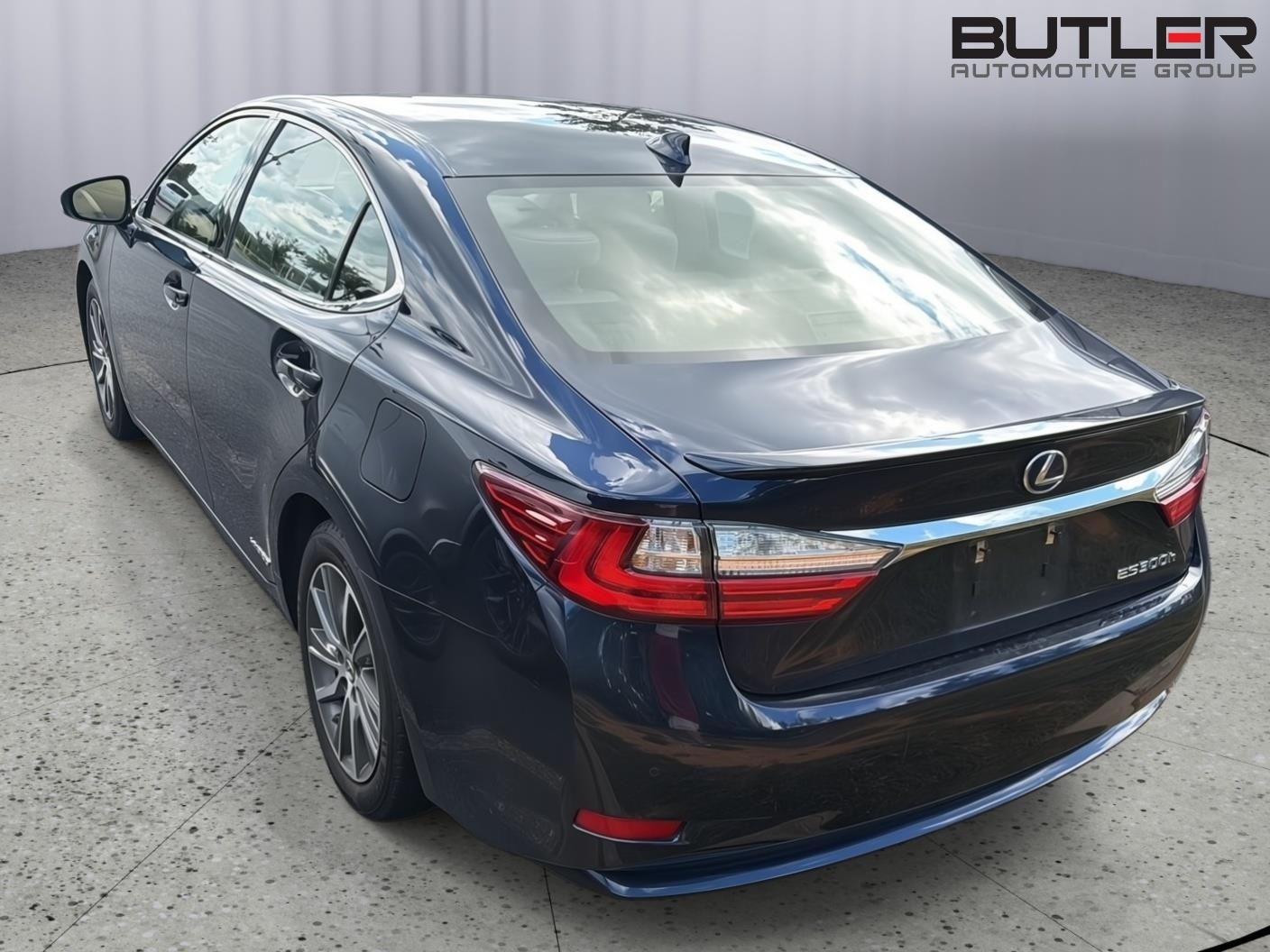 Used 2017 Lexus ES Sedan