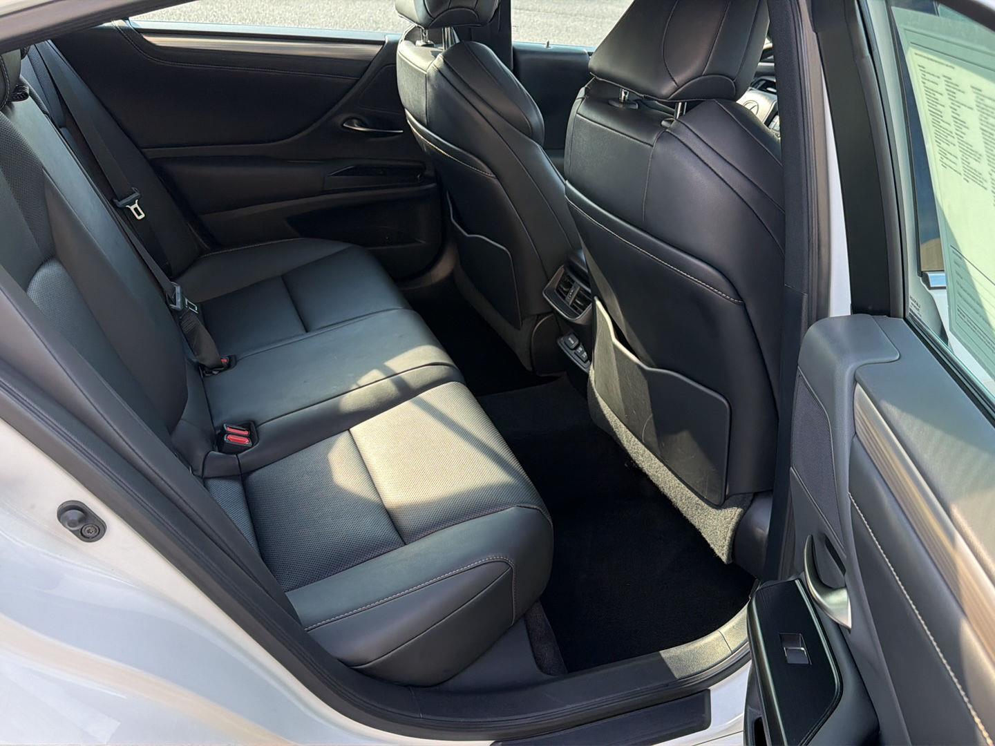 Used 2021 Lexus ES Sedan