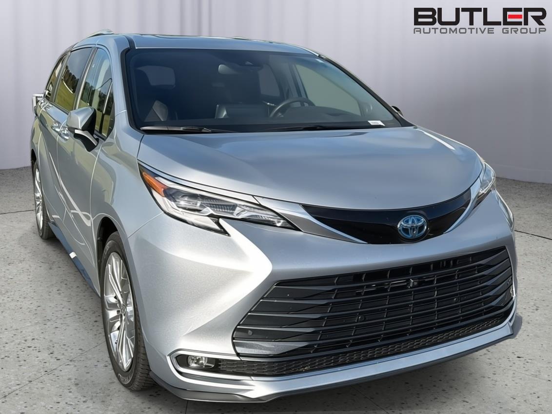 Used 2022 Toyota Sienna Van