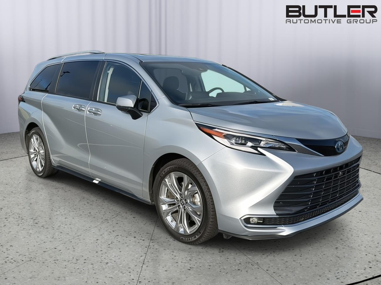 Used 2022 Toyota Sienna Van