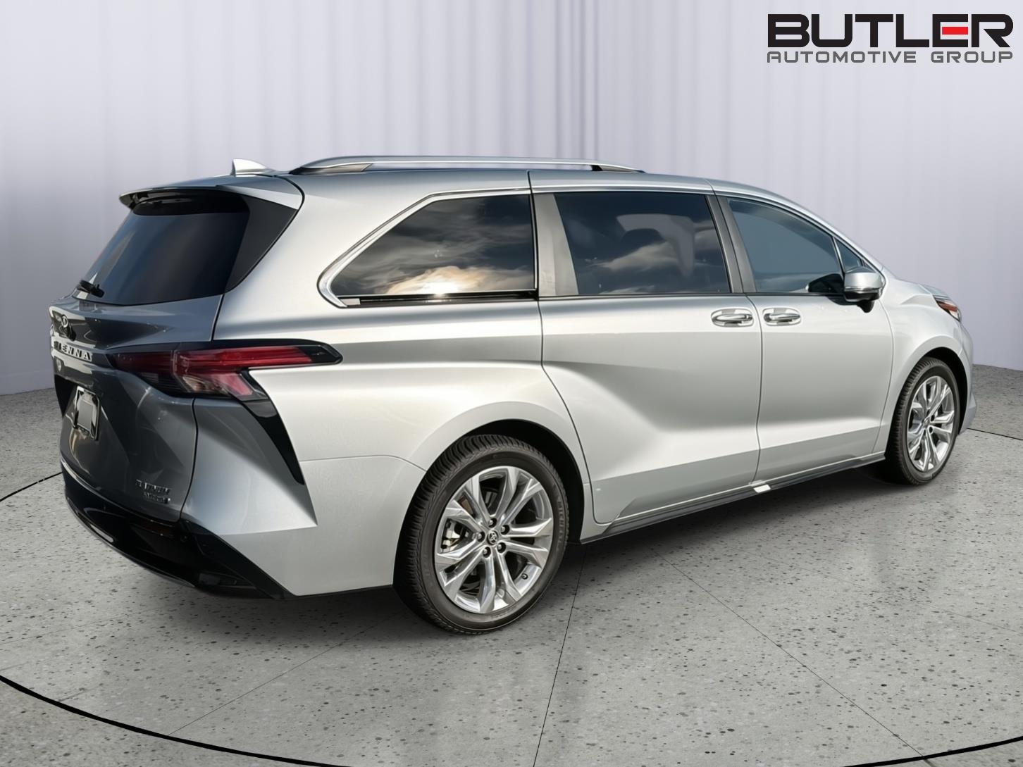 Used 2022 Toyota Sienna Van