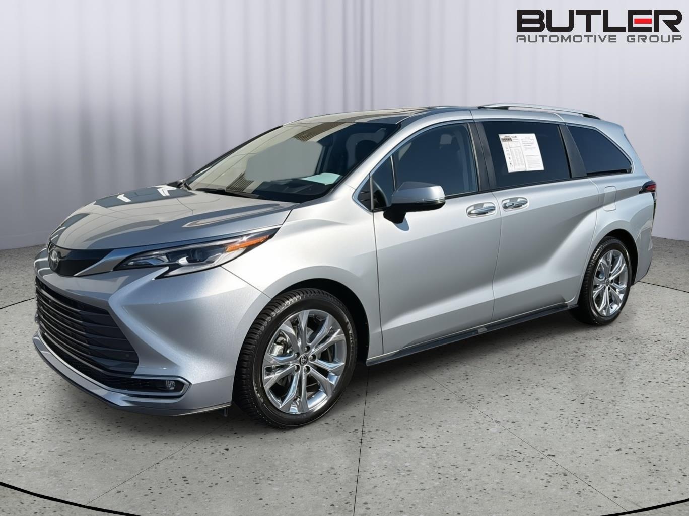 Used 2022 Toyota Sienna Van
