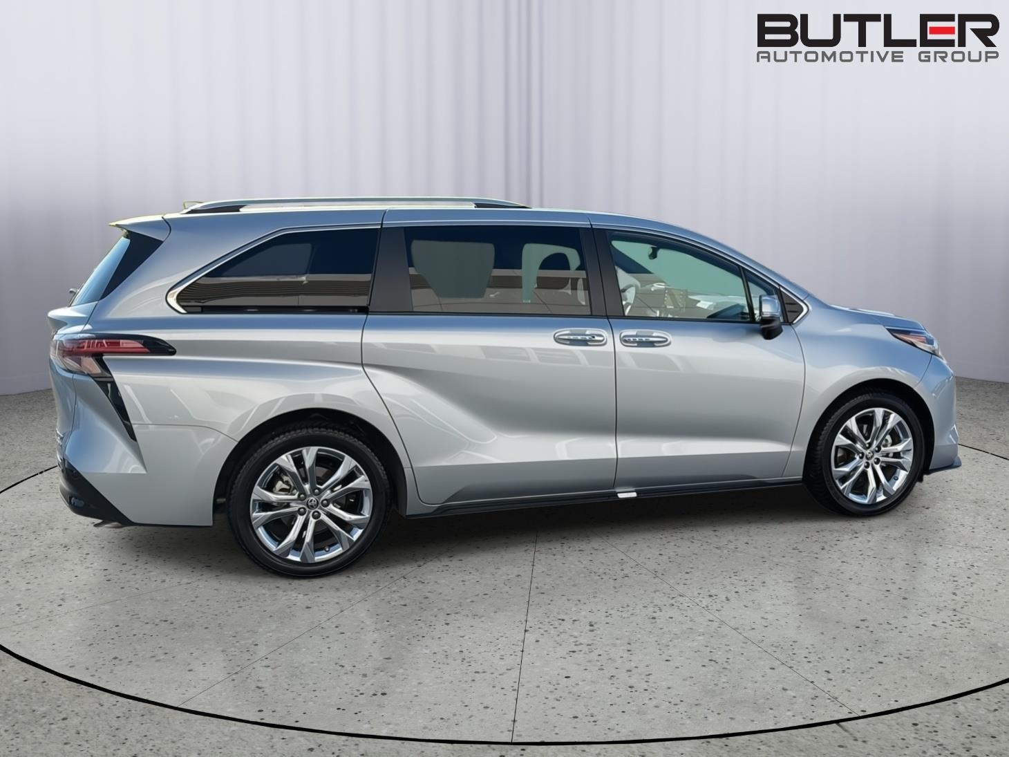 Used 2022 Toyota Sienna Van