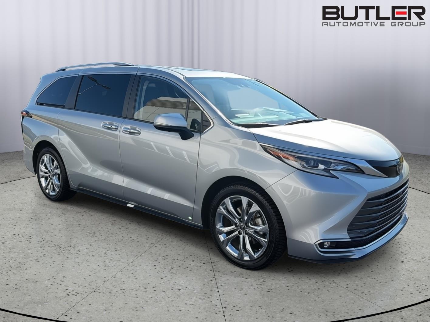 Used 2022 Toyota Sienna Van