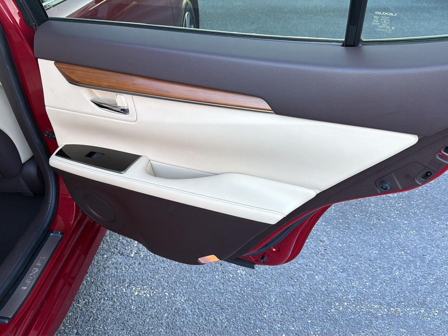 Used 2018 Lexus ES Sedan