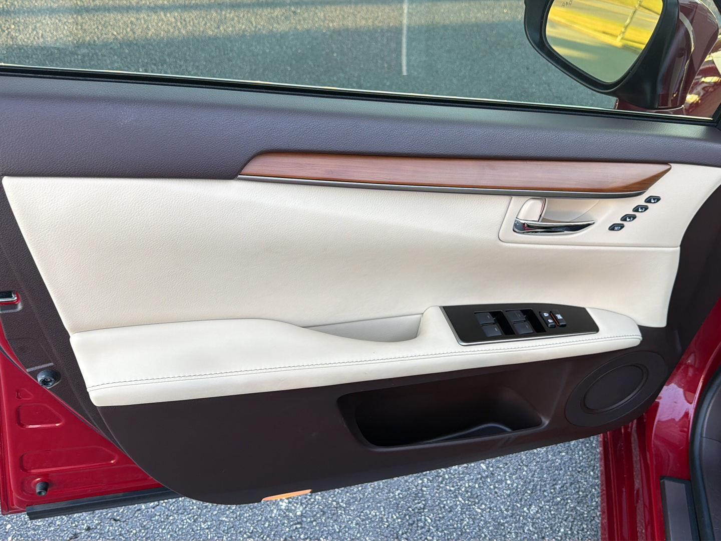 Used 2018 Lexus ES Sedan