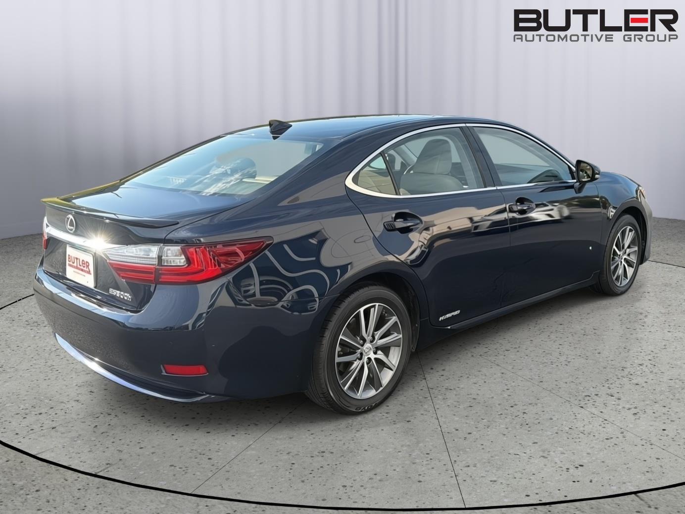Used 2017 Lexus ES Sedan