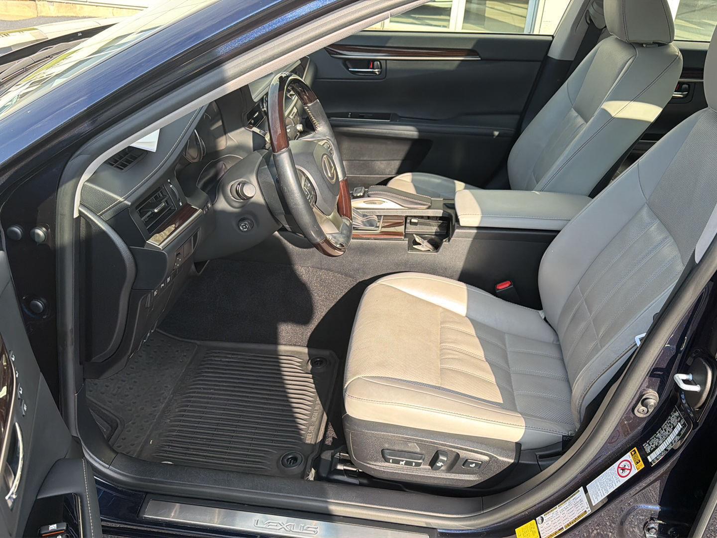 Used 2017 Lexus ES Sedan