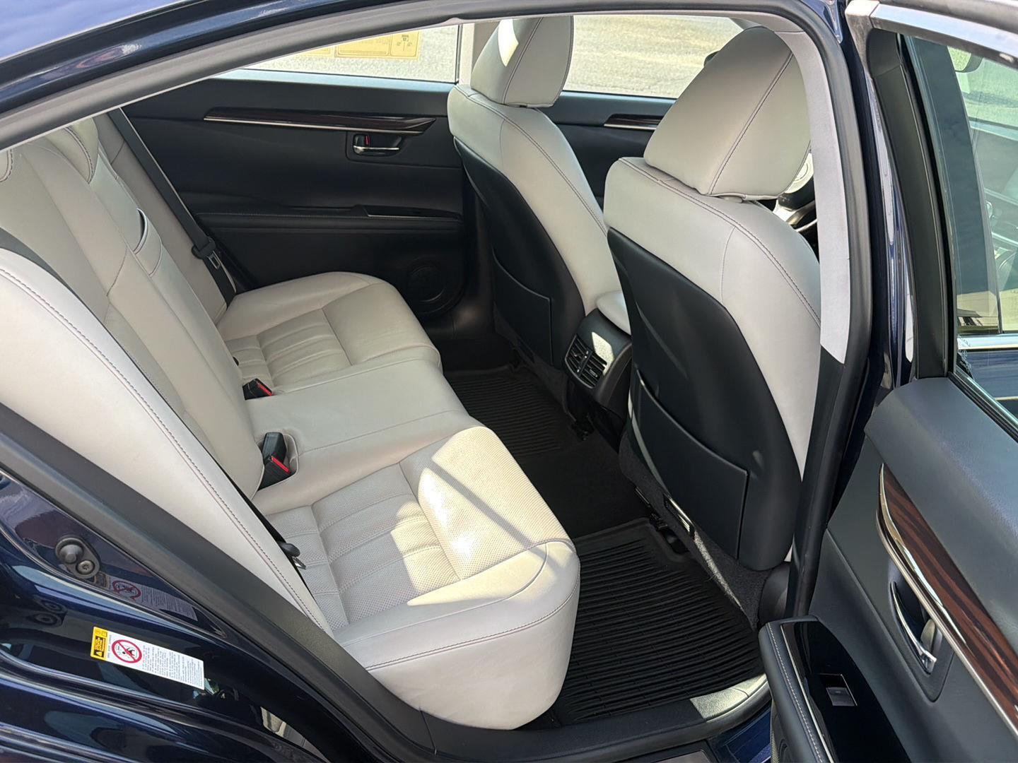 Used 2017 Lexus ES Sedan