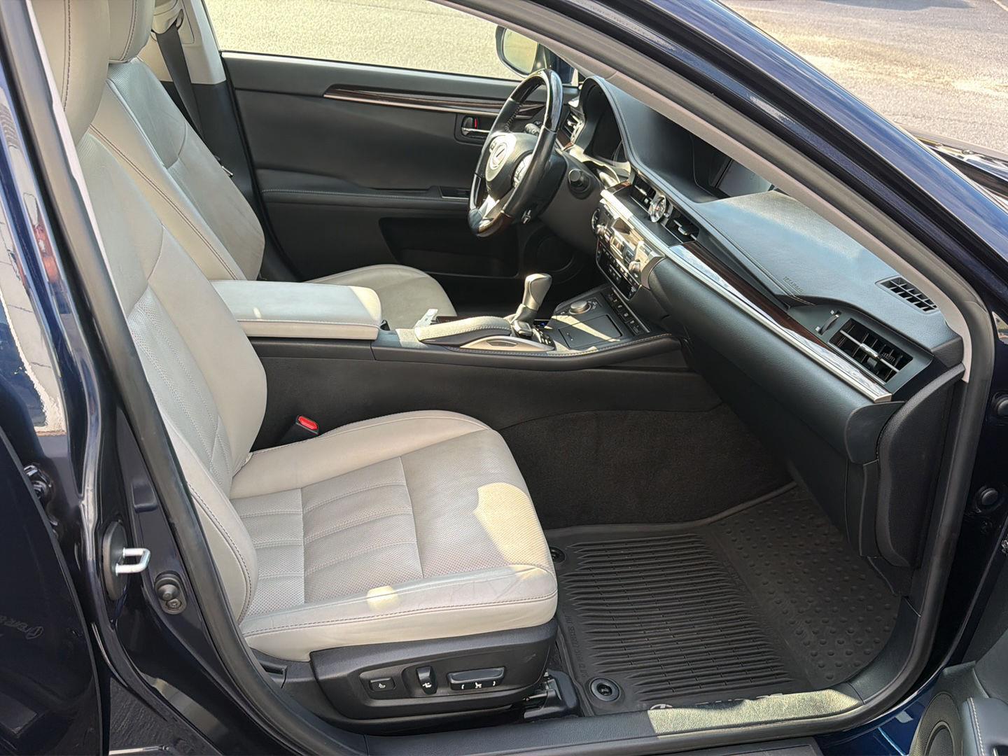 Used 2017 Lexus ES Sedan