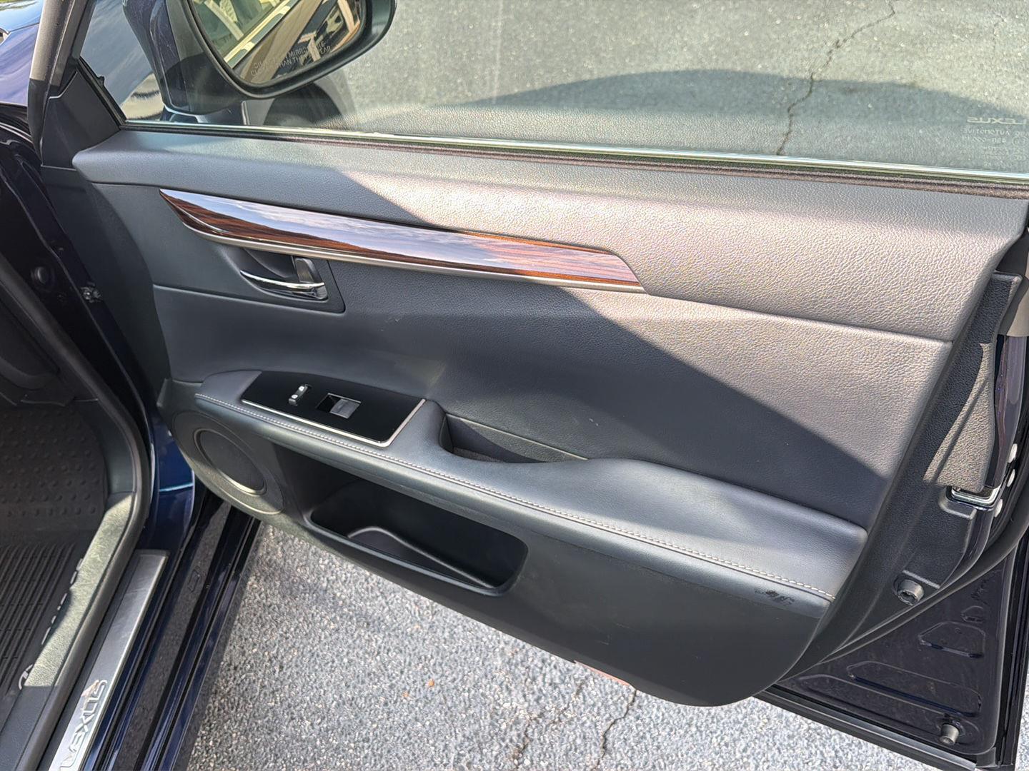 Used 2017 Lexus ES Sedan