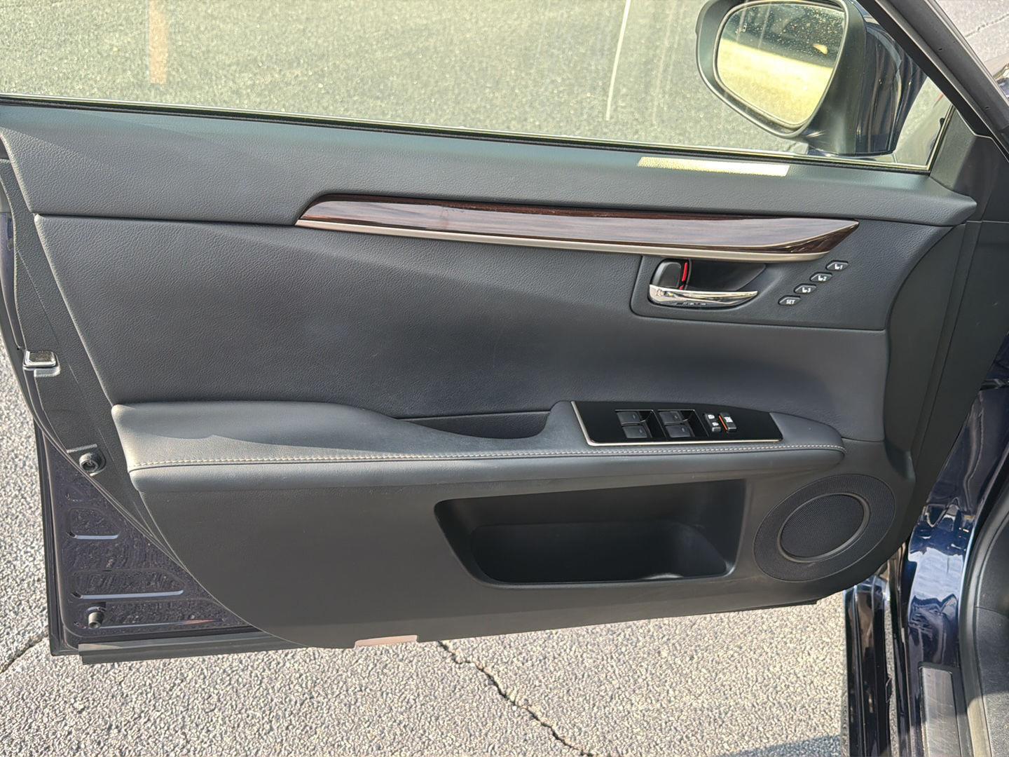 Used 2017 Lexus ES Sedan