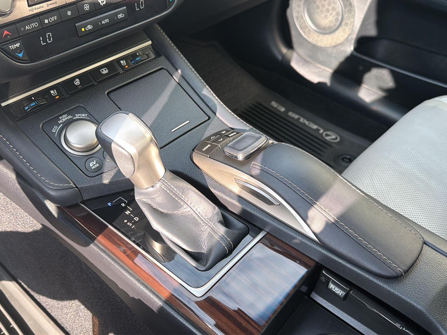 Used 2017 Lexus ES Sedan