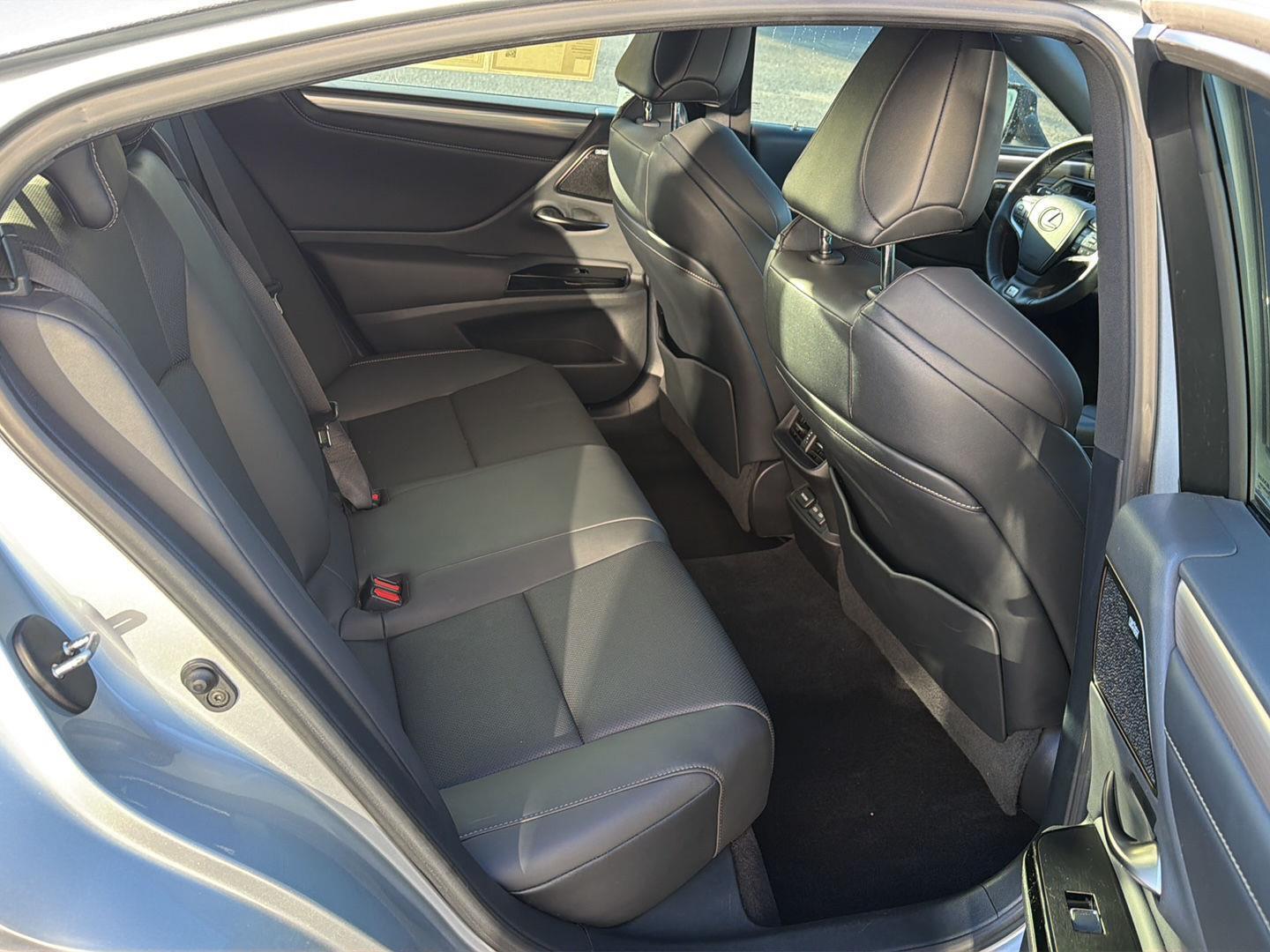 Used 2022 Lexus ES Sedan