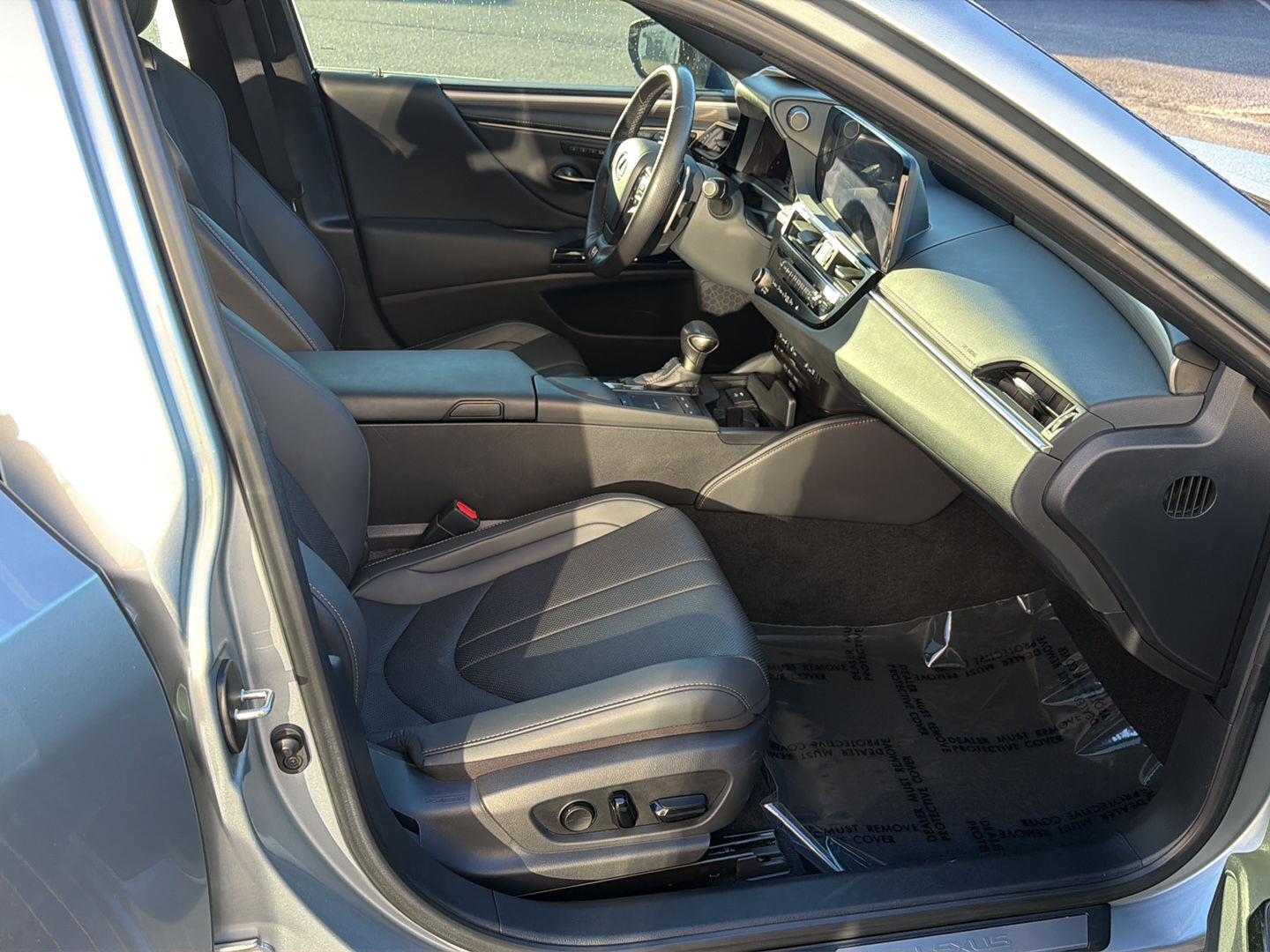 Used 2022 Lexus ES Sedan