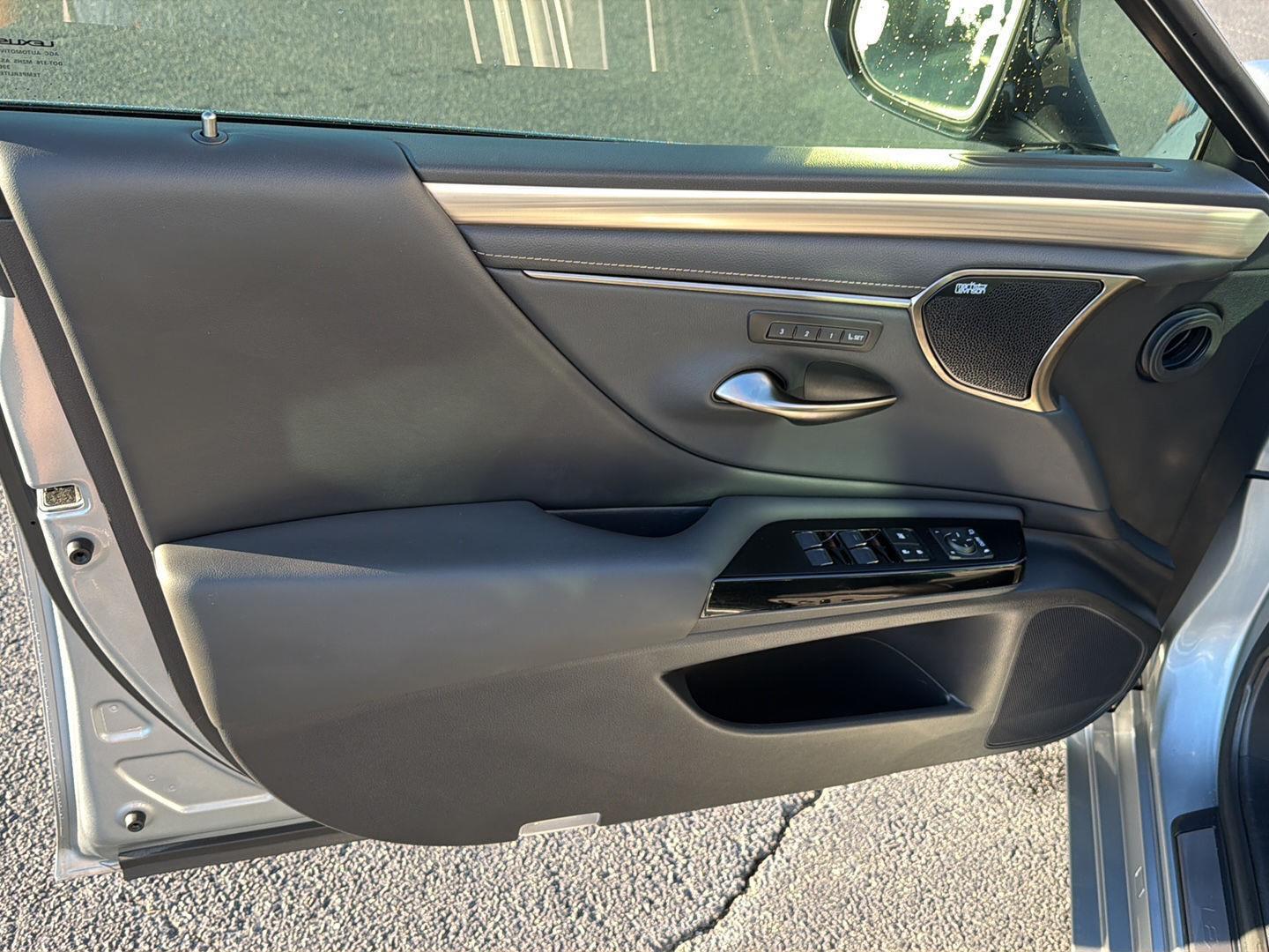 Used 2022 Lexus ES Sedan