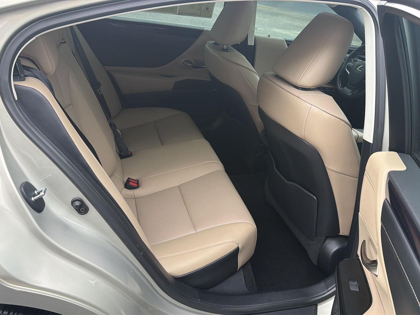Used 2020 Lexus ES Sedan
