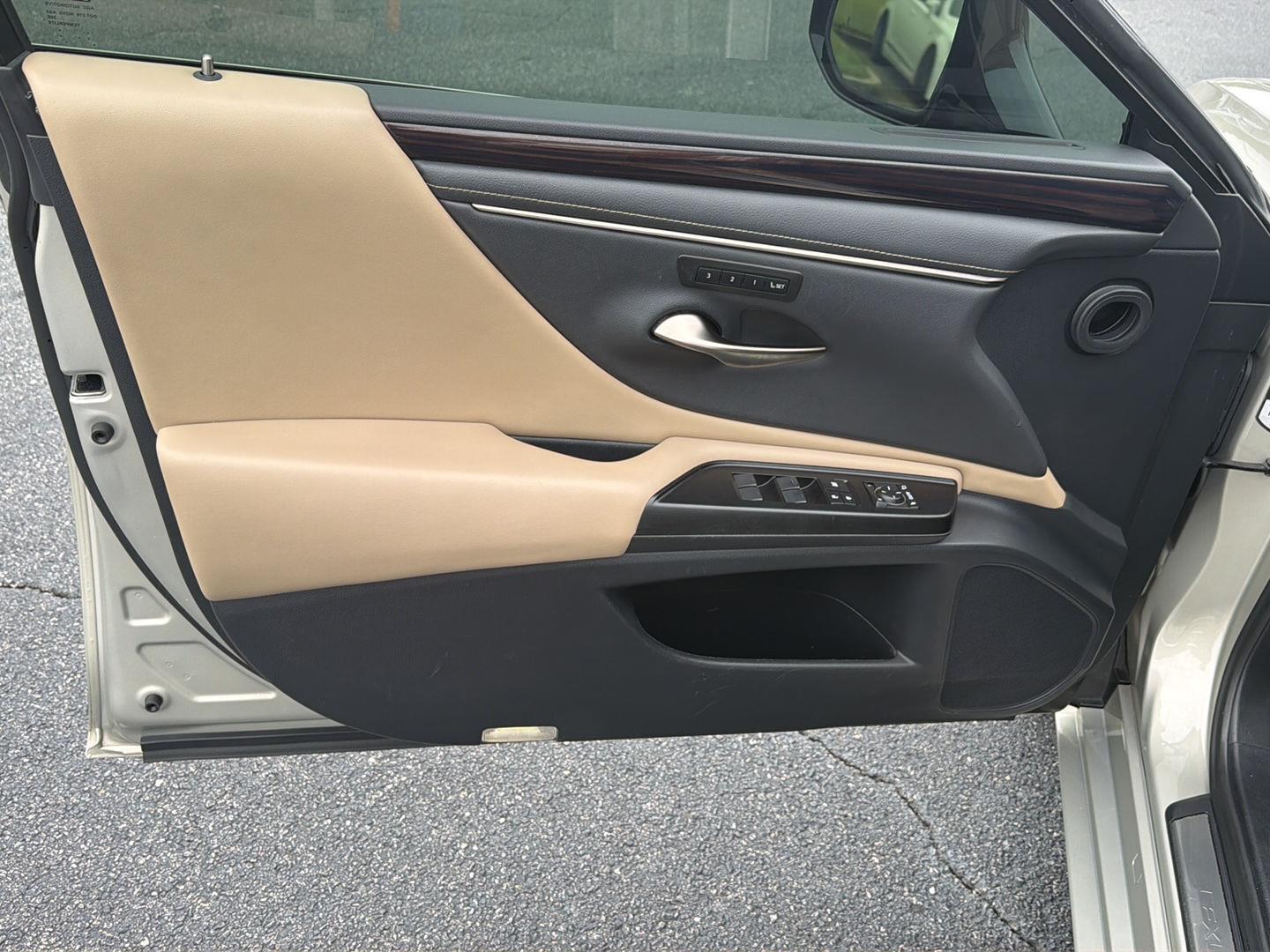 Used 2020 Lexus ES Sedan