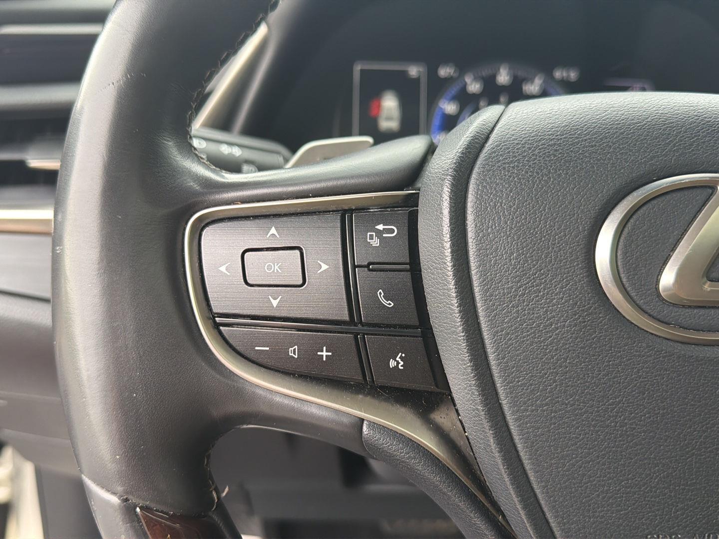 Used 2020 Lexus ES Sedan