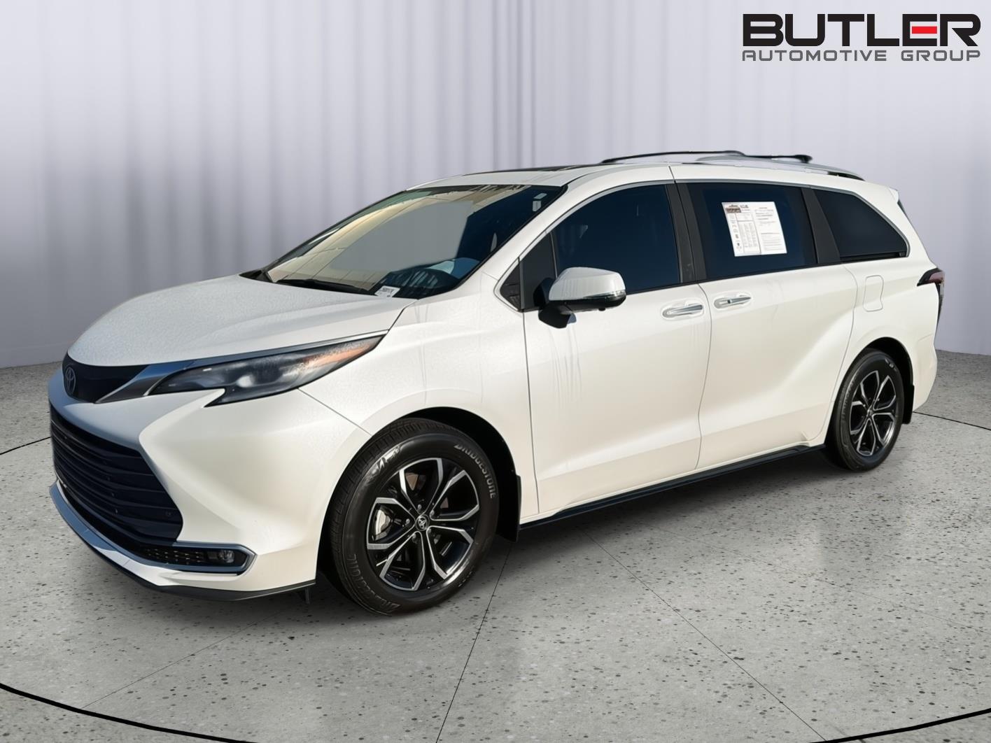 Used 2025 Toyota Sienna Van