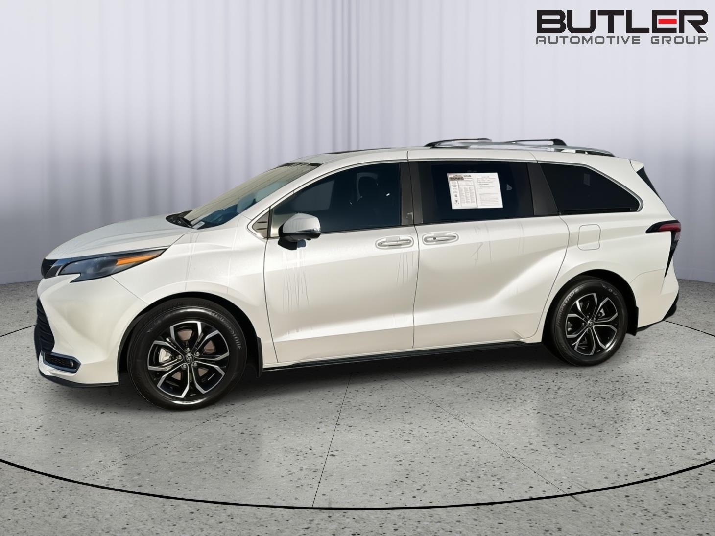 Used 2025 Toyota Sienna Van
