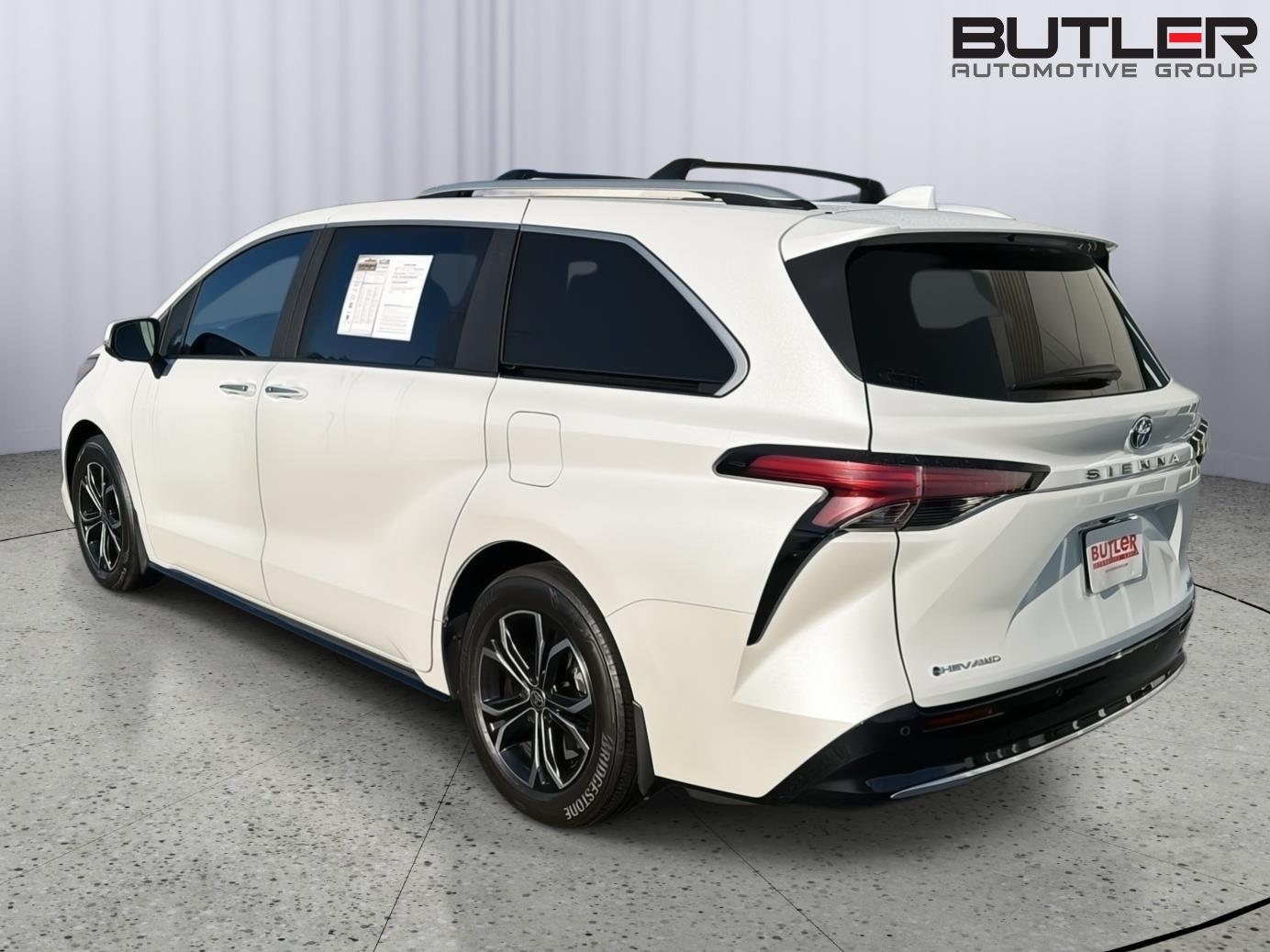Used 2025 Toyota Sienna Van