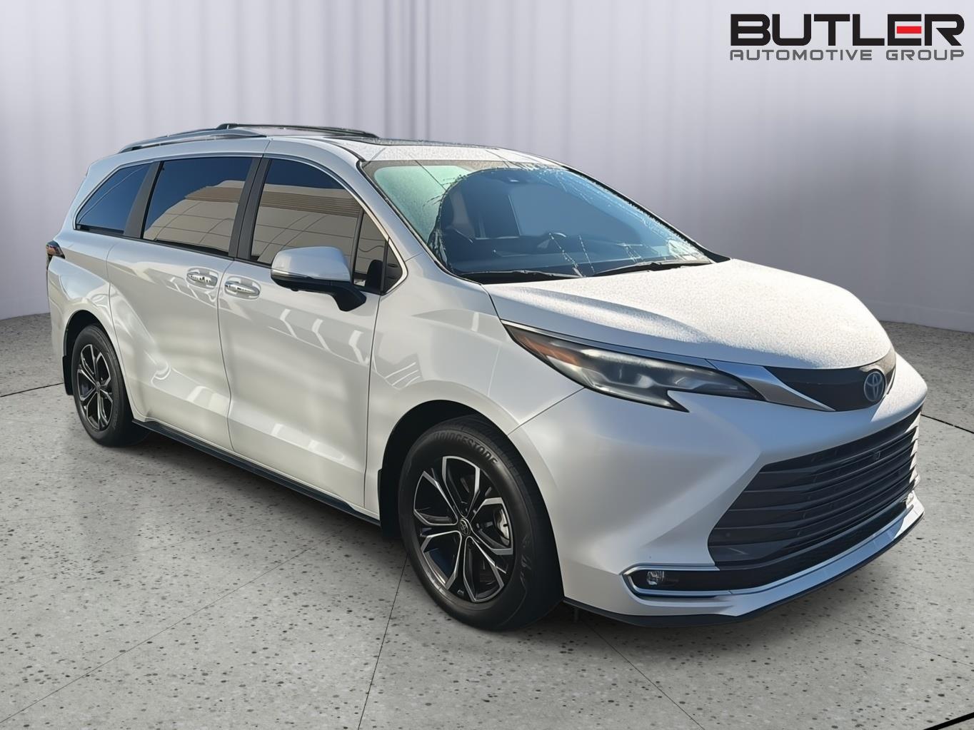 Used 2025 Toyota Sienna Van