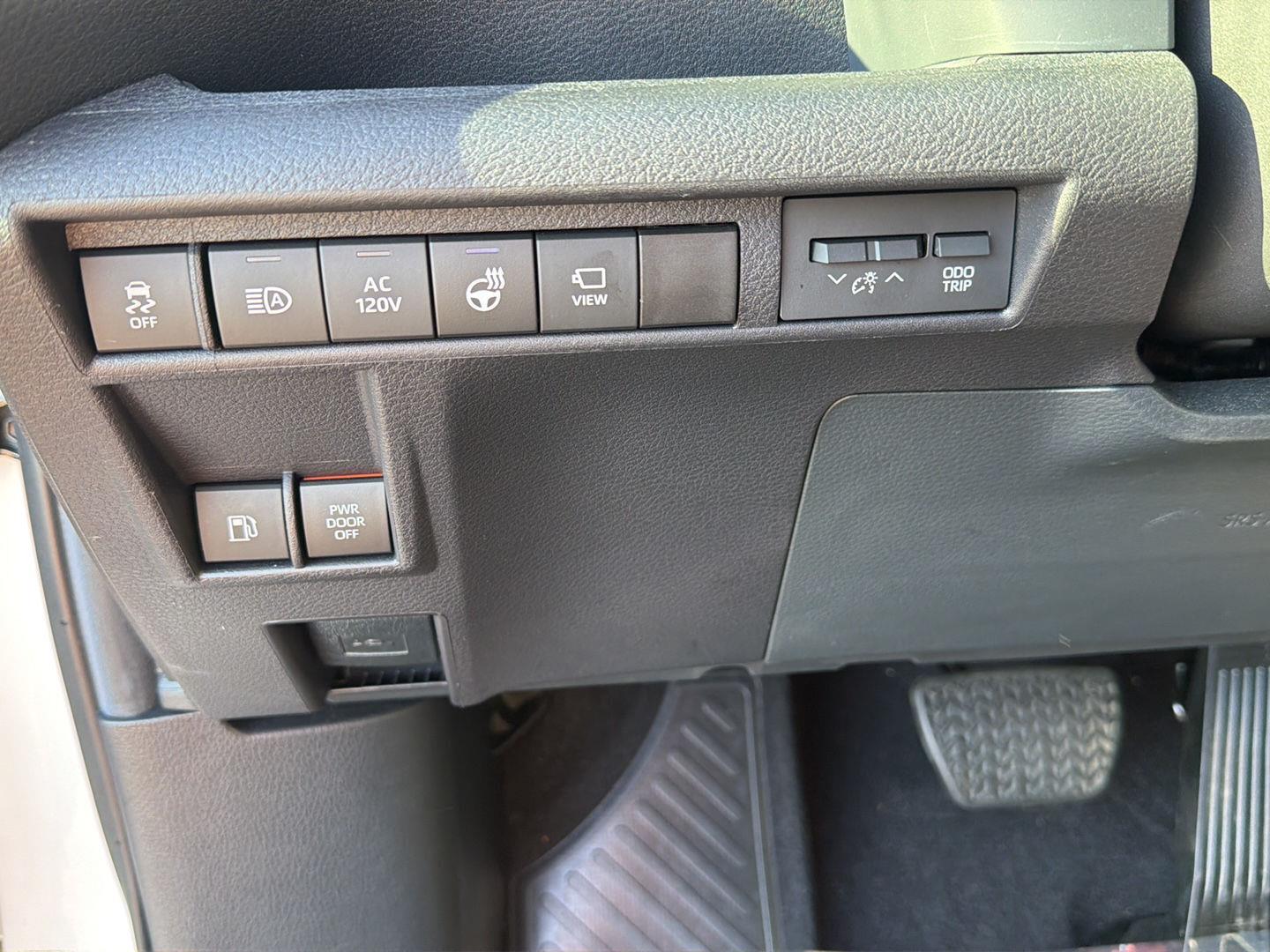 Used 2025 Toyota Sienna Van