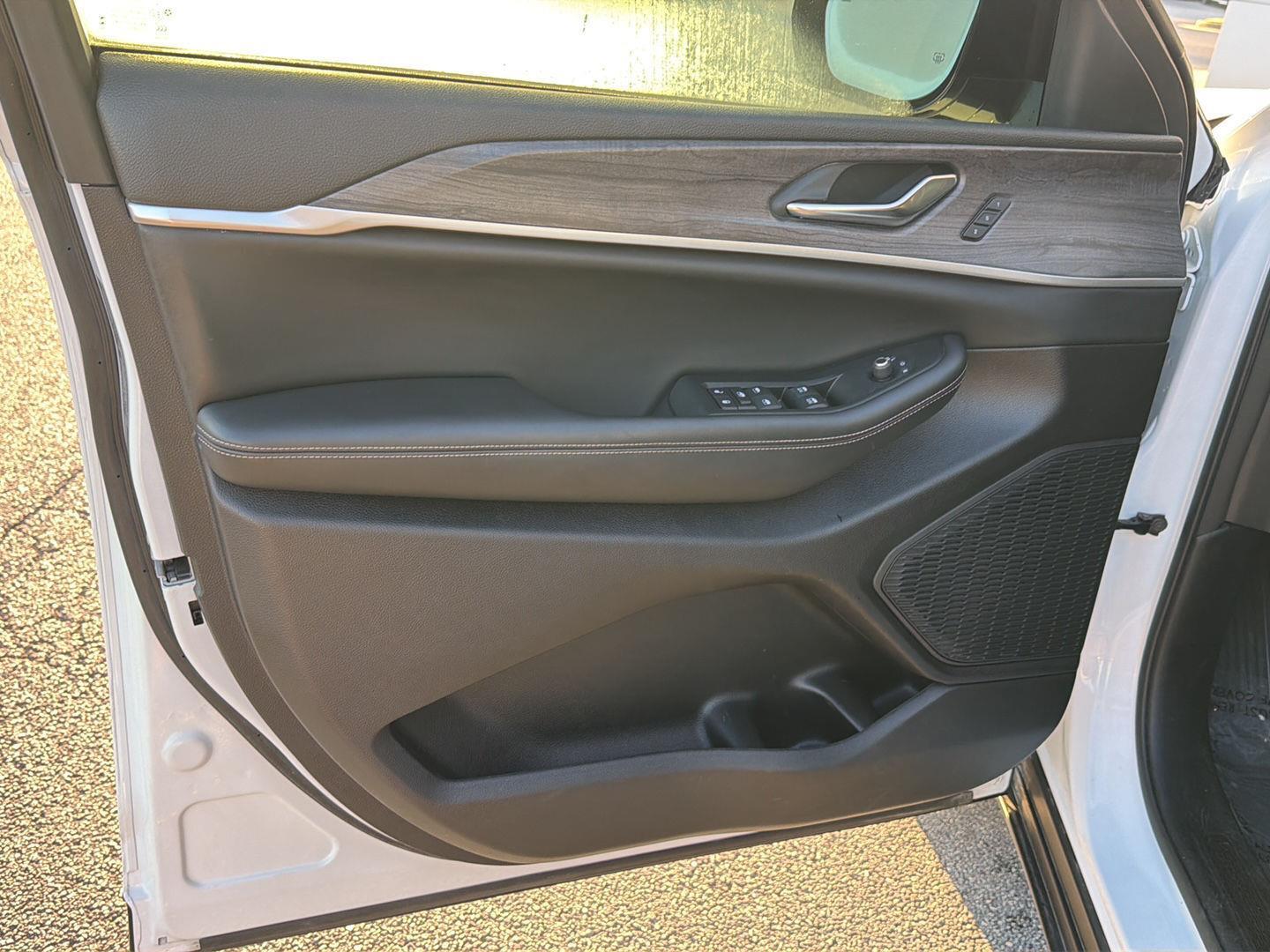 Used 2024 Jeep Grand Cherokee L SUV