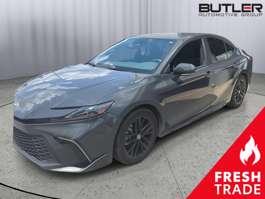 2025 Toyota Camry SE Hybrid's photo