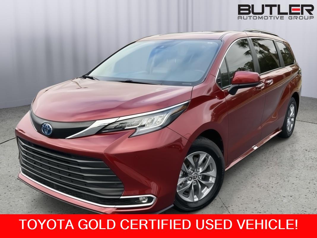 2023 Toyota Sienna XLE's photo