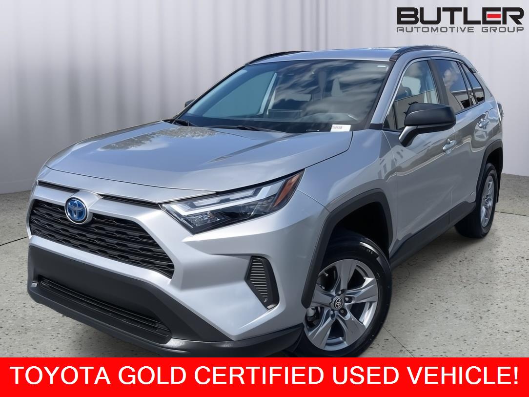 2024 Toyota RAV4 LE's photo